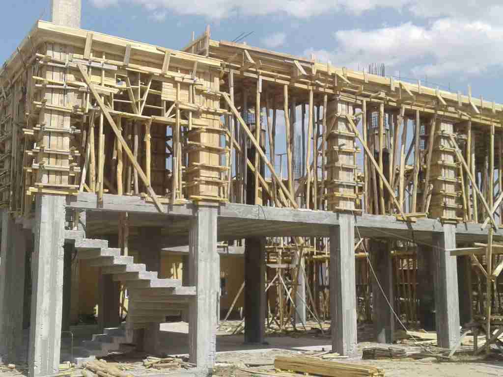 Bayraklı İnşaat Kalıpçısı