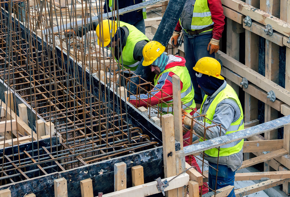 Bayraklı İnşaat Kalıpçısı